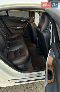 Седан Volvo S60 2015 в 
