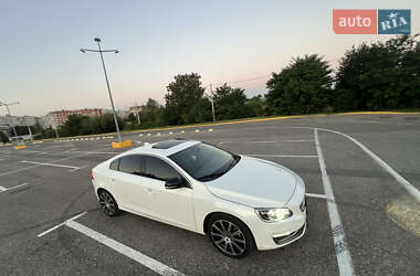 Седан Volvo S60 2015 в 