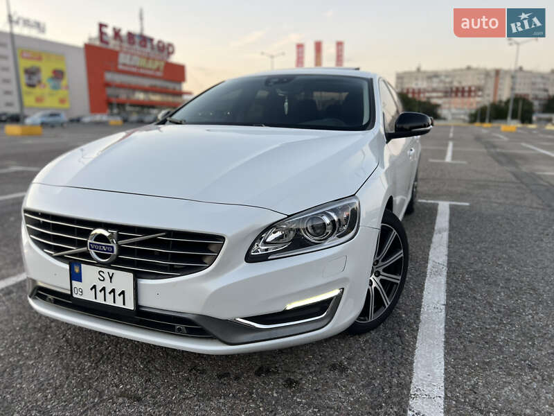 Седан Volvo S60 2015 в Черновцах