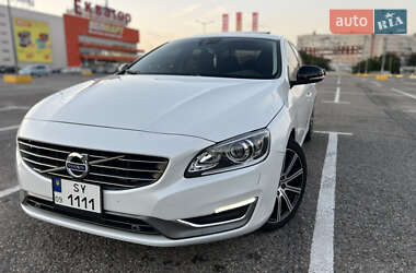 Седан Volvo S60 2015 в 