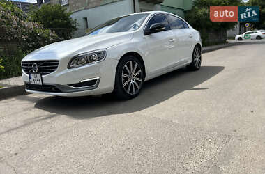 Седан Volvo S60 2015 в 
