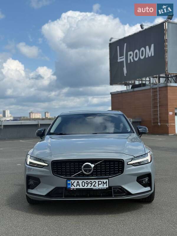 Седан Volvo S60 2023 в Киеве