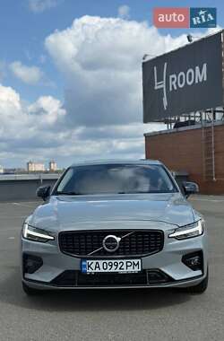 Седан Volvo S60 2023 в 