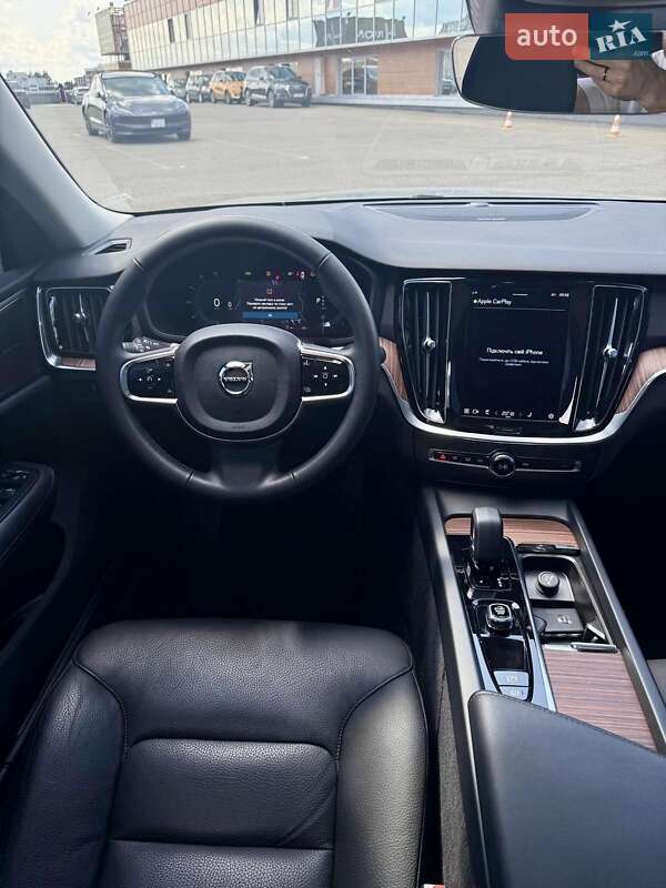 Седан Volvo S60 2023 в Киеве