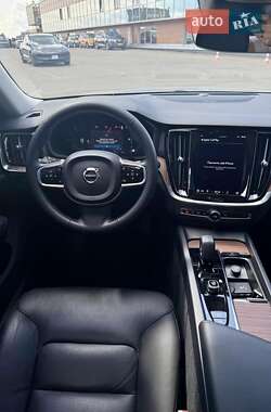 Седан Volvo S60 2023 в 