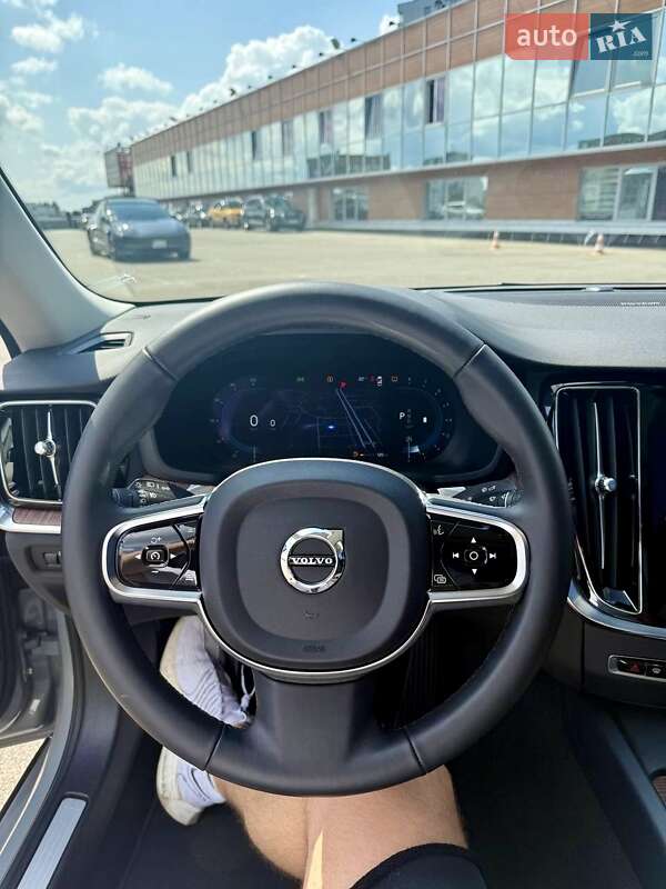 Седан Volvo S60 2023 в Киеве