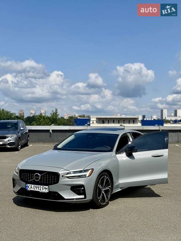Седан Volvo S60 2023 в Киеве