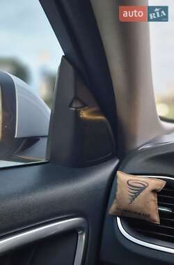Седан Volvo S60 2013 в 
