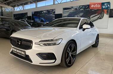 Седан Volvo S60 2019 в 