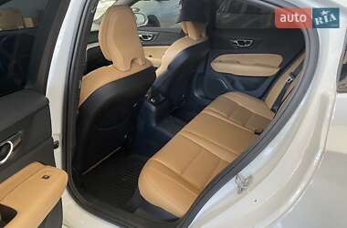 Седан Volvo S60 2019 в 
