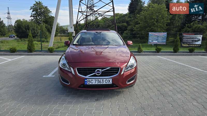 Седан Volvo S60 2010 в Самборе