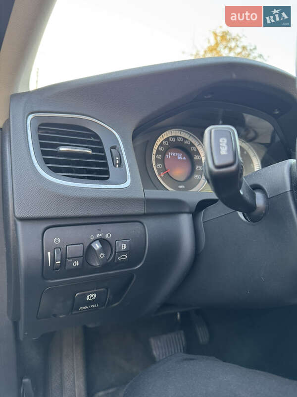 Седан Volvo S60 2010 в Бродах