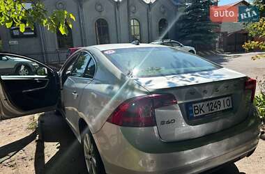 Седан Volvo S60 2015 в 
