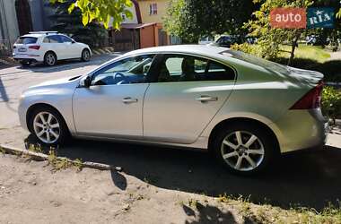 Седан Volvo S60 2015 в 