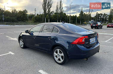 Седан Volvo S60 2012 в 