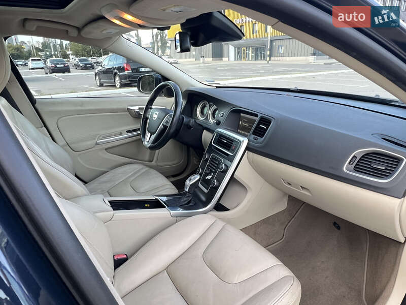 Седан Volvo S60 2012 в Киеве фото 22 Седан Volvo S60 2012 в Киеве