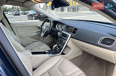 Седан Volvo S60 2012 в 