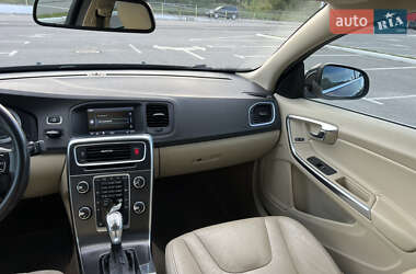 Седан Volvo S60 2012 в 