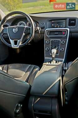 Седан Volvo S60 2012 в 