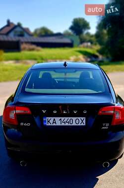 Седан Volvo S60 2012 в 