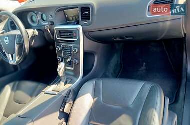 Седан Volvo S60 2012 в 