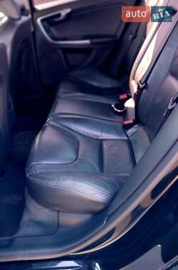 Седан Volvo S60 2012 в 