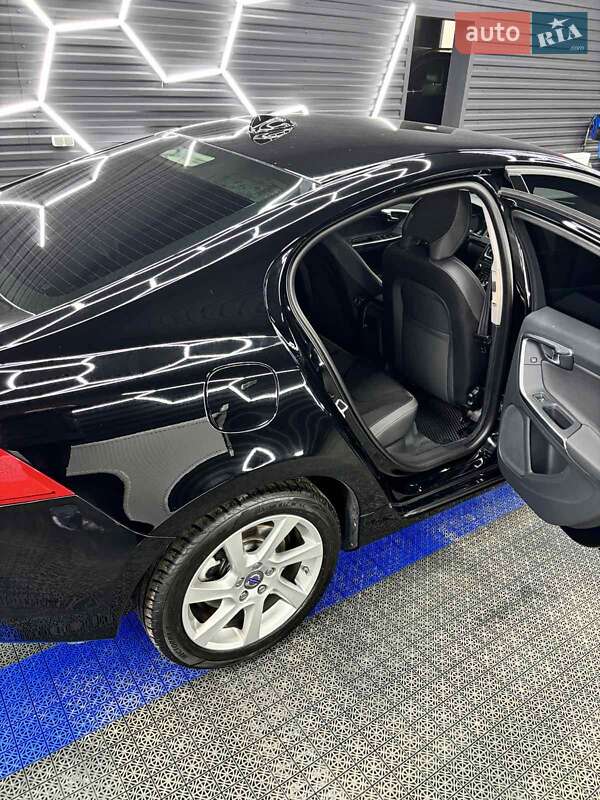 Седан Volvo S60 2013 в Києві