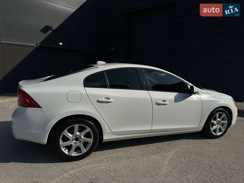 Седан Volvo S60 2014 в Киеве