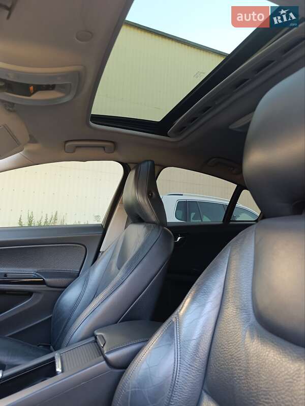 Седан Volvo S60 2012 в Шептицькому
