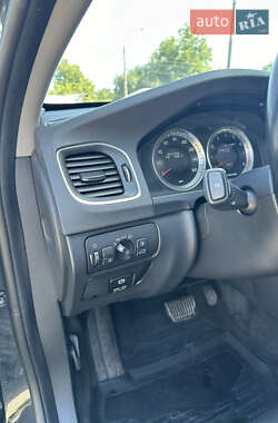 Седан Volvo S60 2012 в 