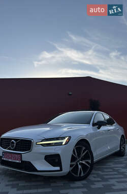 Седан Volvo S60 2019 в Львові