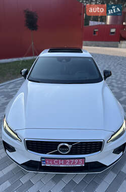 Седан Volvo S60 2019 в 