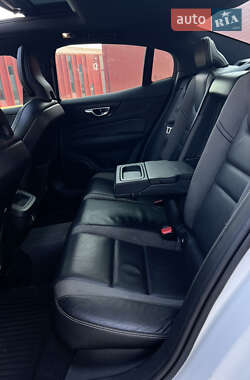 Седан Volvo S60 2019 в 