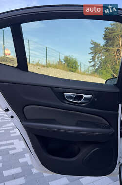 Седан Volvo S60 2019 в 