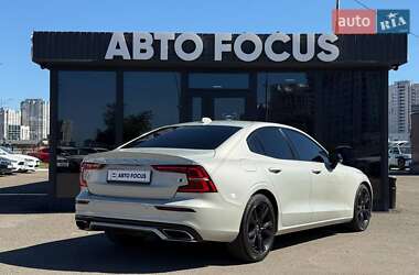 Седан Volvo S60 2019 в 