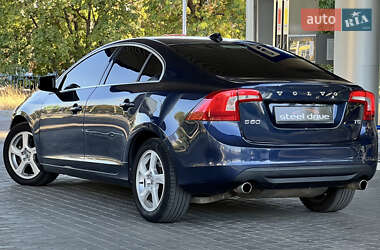 Седан Volvo S60 2012 в 