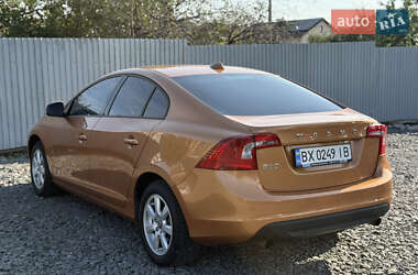 Седан Volvo S60 2012 в 