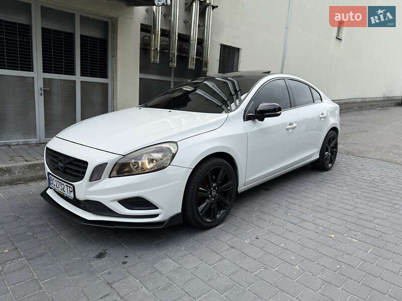 Седан Volvo S60 2013 в 