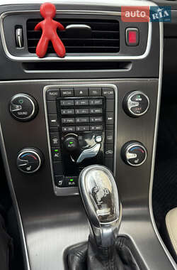 Седан Volvo S60 2013 в 