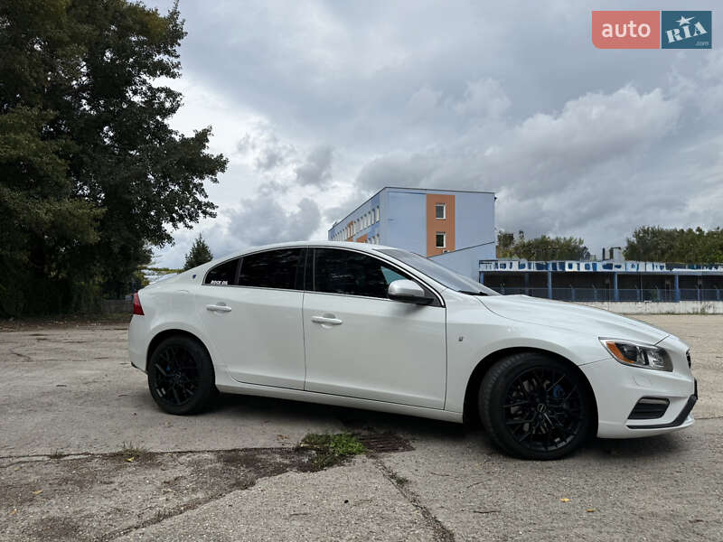 Седан Volvo S60 2015 в Киеве