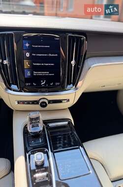 Седан Volvo S60 2020 в 