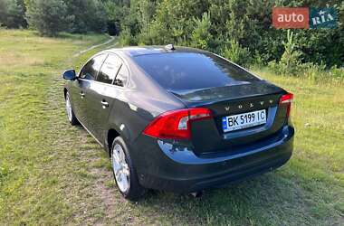 Седан Volvo S60 2012 в 