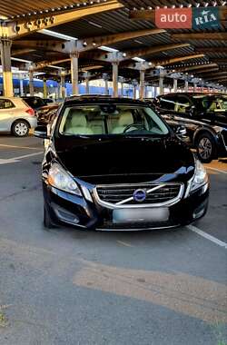 Седан Volvo S60 2012 в 