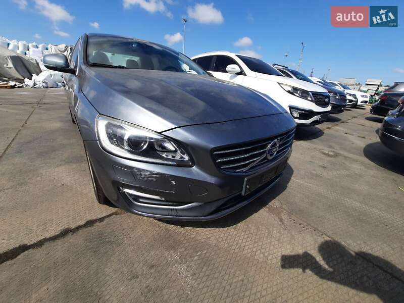 Седан Volvo S60 2015 в 