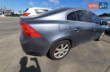 Седан Volvo S60 2015 в 