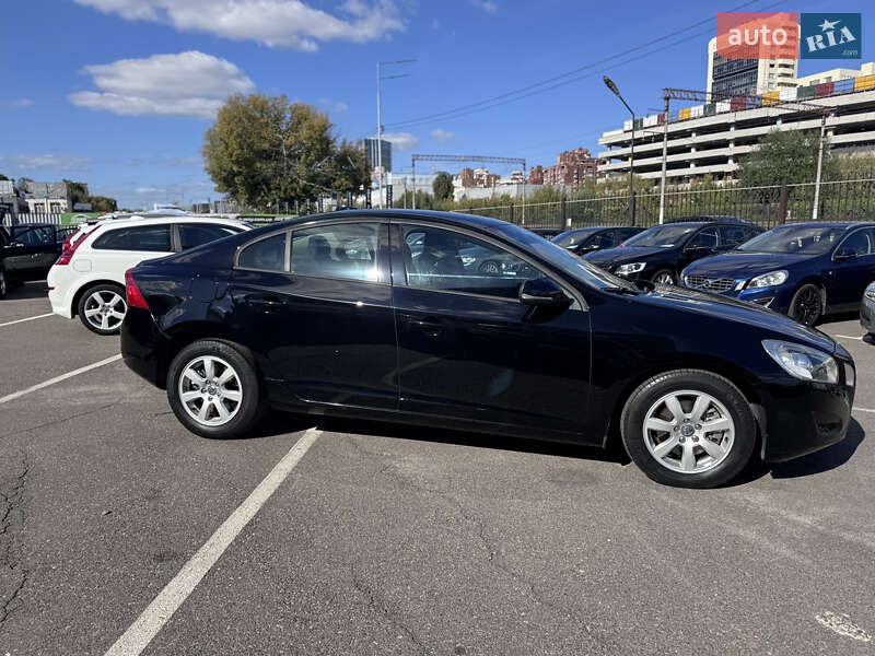 Седан Volvo S60 2012 в Киеве