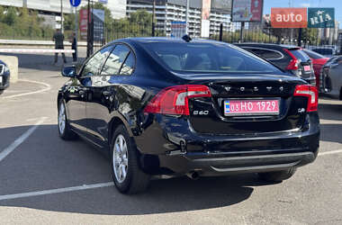 Седан Volvo S60 2012 в 
