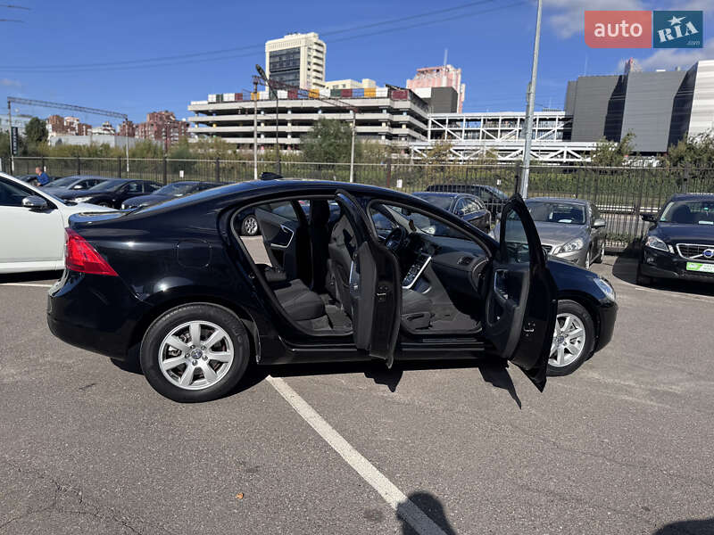 Седан Volvo S60 2012 в Киеве
