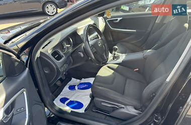 Седан Volvo S60 2012 в 