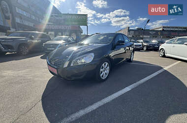Седан Volvo S60 2012 в 